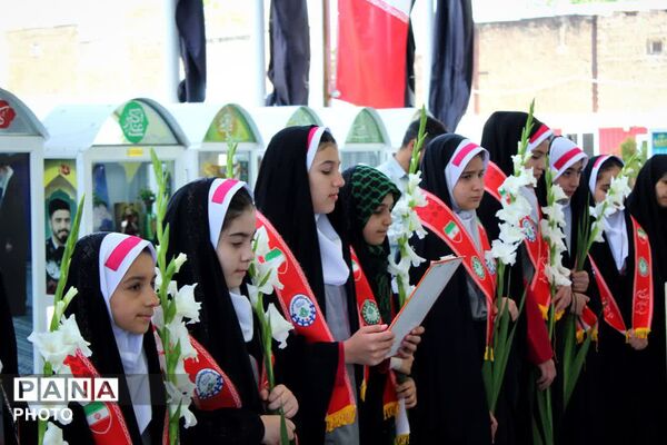 آیین غبارروبی گلزار شهدای شهرستان بروجرد و تجدید میثاق با آرمان‌های انقلاب و شهدای والامقام