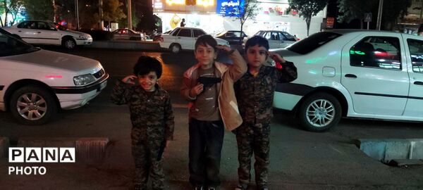 پنجاه و دو شب  در میدان پای کار ایران