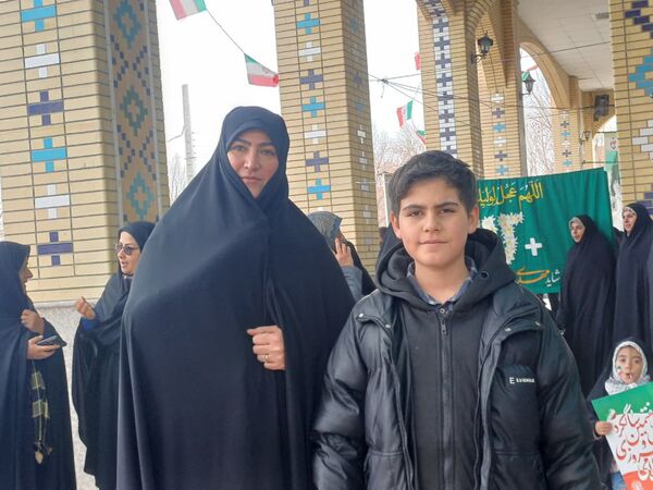 خروش مردم غیور شهرستان بروجن در راهپیمایی ۲۲ بهمن
