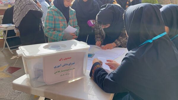 انتخابات شورای دانش‌آموزی دبیرستان شهید تیمسار فلاحی ناحیه یک کرج 