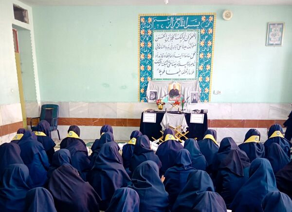 مراسم شهادت سیدحسن‌نصرالله در دبیرستان عشایری سیرجان 