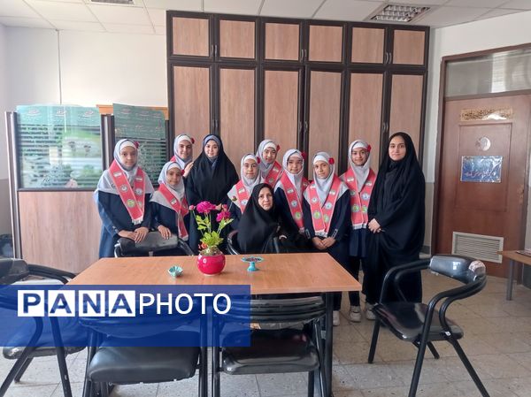 دیدار دانش‌آموزان مدرسه مهندس رحمانی فرد با مسولین اداره ناحیه یک مشهد مقدس 