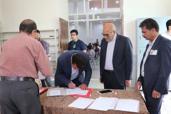 بازدید مدیرکل آموزش و پرورش از برگزاری امتحانات نهایی در یزد