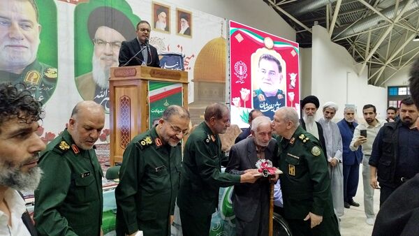 مراسم اولین سالگرد شهادت  سید حسن نصرالله، شهید حاج عباس نیلفروشان و سید هاشم صفی الدین در گلستان شهدا اصفهان 