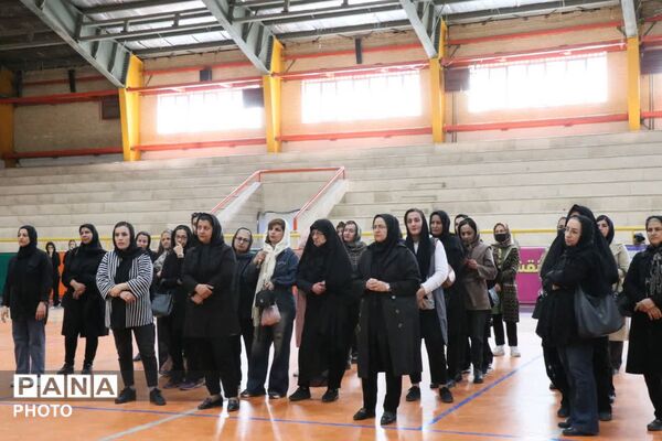 جشنواره ورزشی قهرمانان خانه و میدان