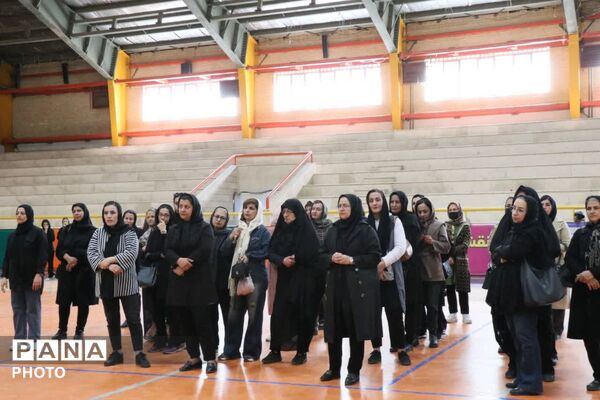 جشنواره ورزشی قهرمانان خانه و میدان