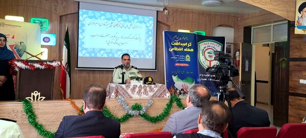  مراسم روز نیروی انتظامی در مدرسه شاهد 