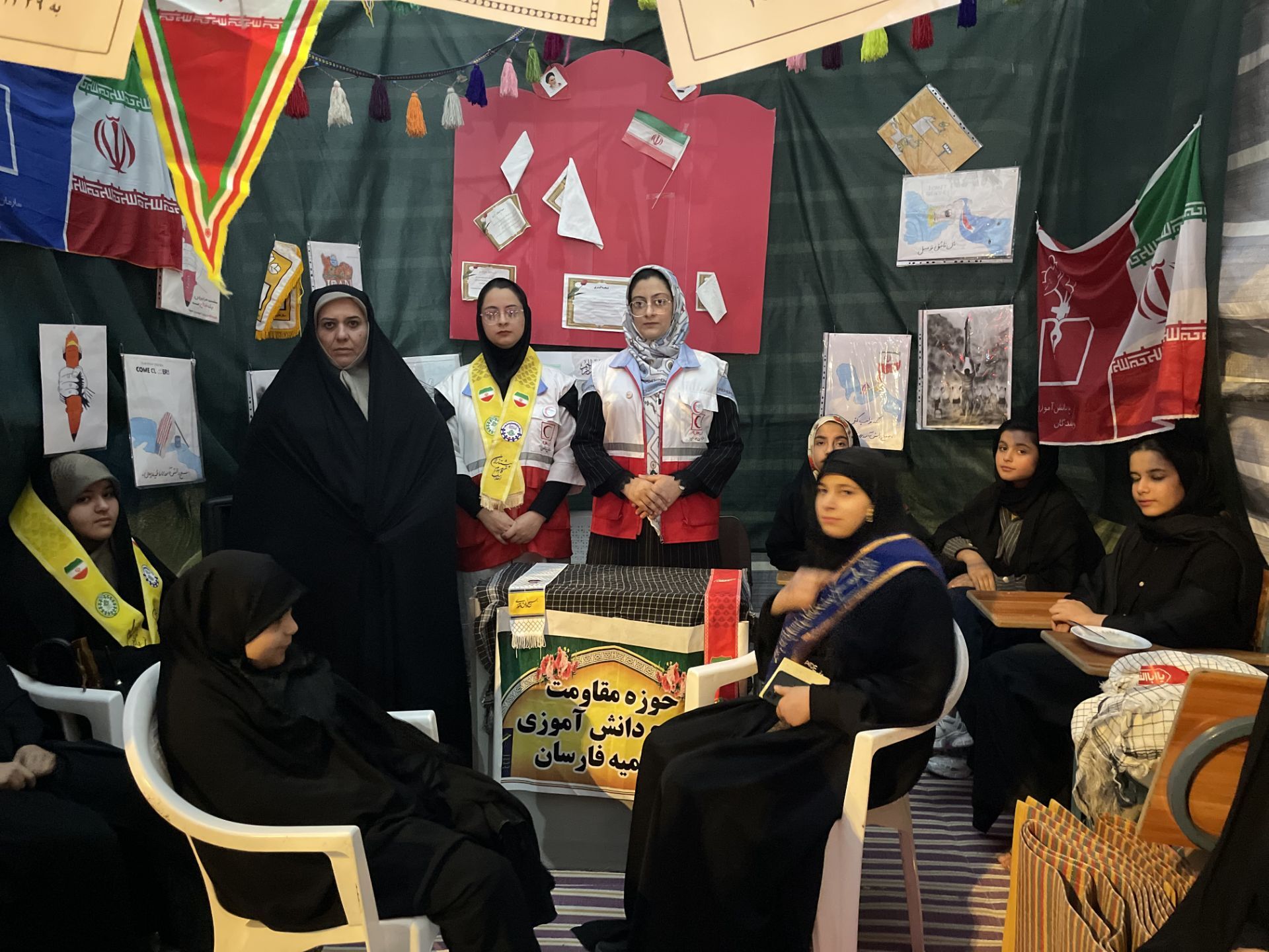 برپایی موکب سازمان دانش‌آموزی همراه با بسیج دانش‌آموزی در شهرستان فارسان