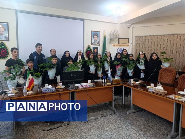 تجلیل از دانش‌آموز خبرنگاران پانا کاشان