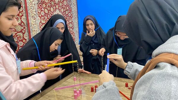 بازدید دانش آموزان دبیرستان دخترانه امید از آرامگاه شهید مدرس