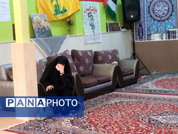 محفل شعرخوانی نخبگان ادبی با حضور مشاور رئیس‌جمهور شهید در قم