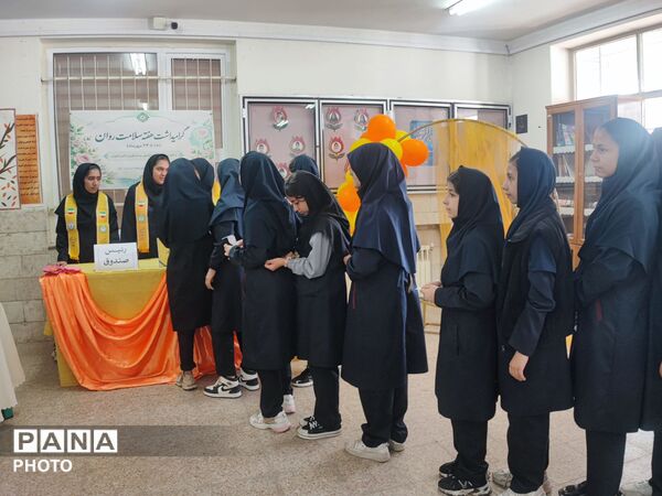 هفته سلامت روان در مدرسه بعثت با محوریت انتخاب همیار مشاور