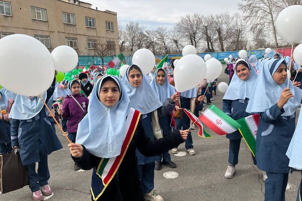 رویداد از خون جوانان وطن لاله می روید در دبستان دخترانه آیین روشن