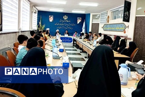 تجلیل از فرهنگیان و دانش آموزان فعال حوزه  نماز در شهرستان قدس