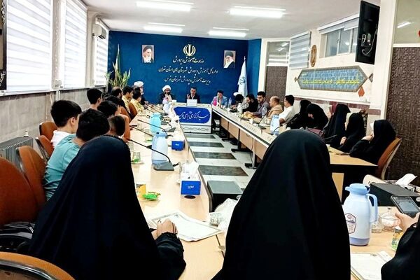 تجلیل از فرهنگیان و دانش آموزان فعال حوزه  نماز در شهرستان قدس