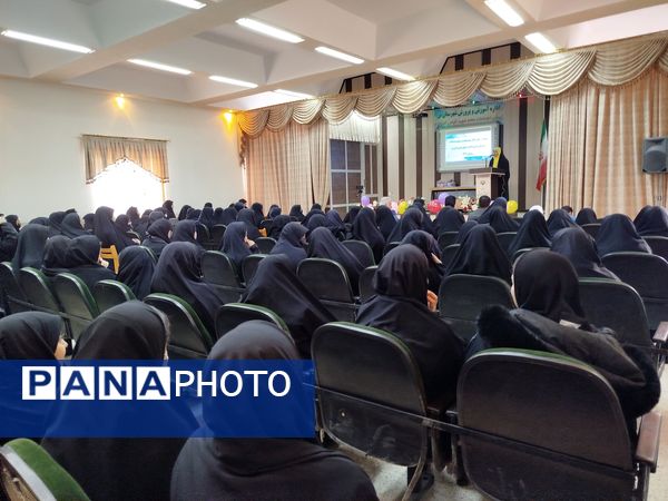 تجلیل از برگزیدگان مسابقات فرهنگی و هنری بن