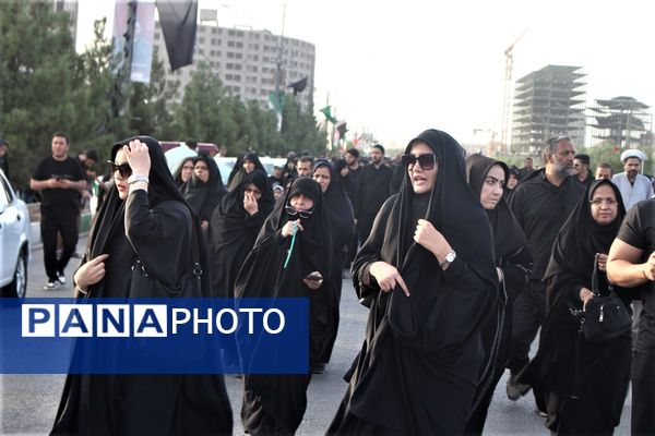 آیین پیاده‌روی اربعین حسینی در بلوار پیامبر اعظم(ص) قم