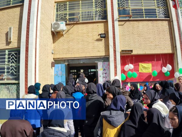 جشن نیمه شعبان  و دهه فجر در دبیرستان شهید  مرتضی مطهری (عترت) 