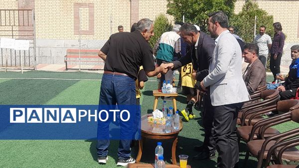 آیین افتتاحیه «میدان پویا» با محوریت خانواده پویا و ورزش پدر و پسری در فیروزکوه