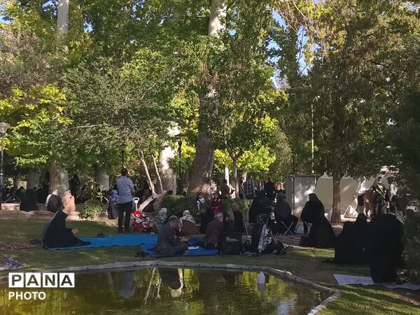 عرفه روز نیایش در همدان