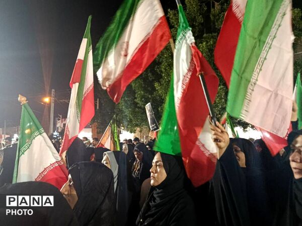 حضور پرشور مردم حاجی‌آباد در آیین‌ گرامیداشت شهدای انقلاب و دانش‌آموزان شجره طیبه