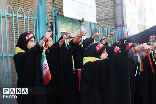 حماسه سرخ دانش‌آموزان بختیاری؛ پیمان دوباره در مصلی شهرکرد 