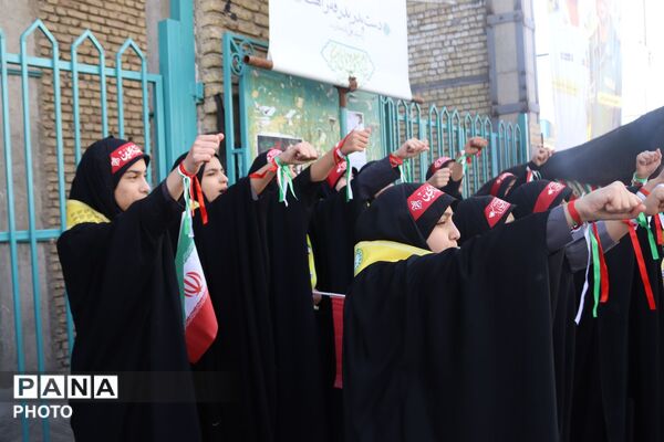 حماسه سرخ دانش‌آموزان بختیاری؛ پیمان دوباره در مصلی شهرکرد 