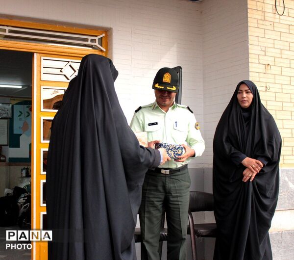 مراسم گرامیداشت هفته نیروی انتظامی در هنرستان شهید سادلجی 