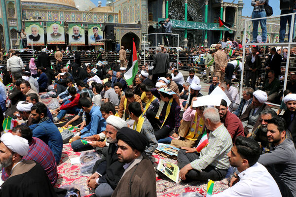حضور پرشور نوجوانان قمی در آیین استقبال از رئیس جمهوری 