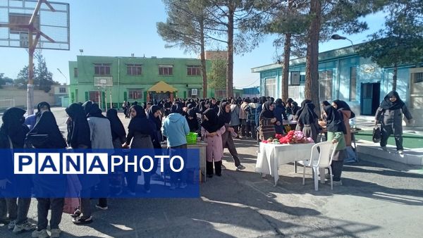 بازارچه‌‌ دانش‌آموزی در‌ دبیرستان‌ نمونه‌ اندیشه‌ کاشمر