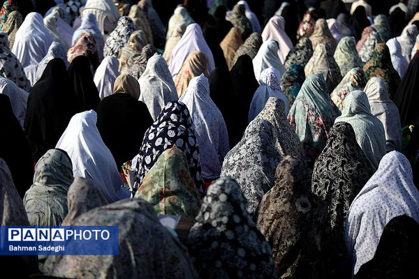 نماز عید فطر - امامزاده پنج تن لویزان