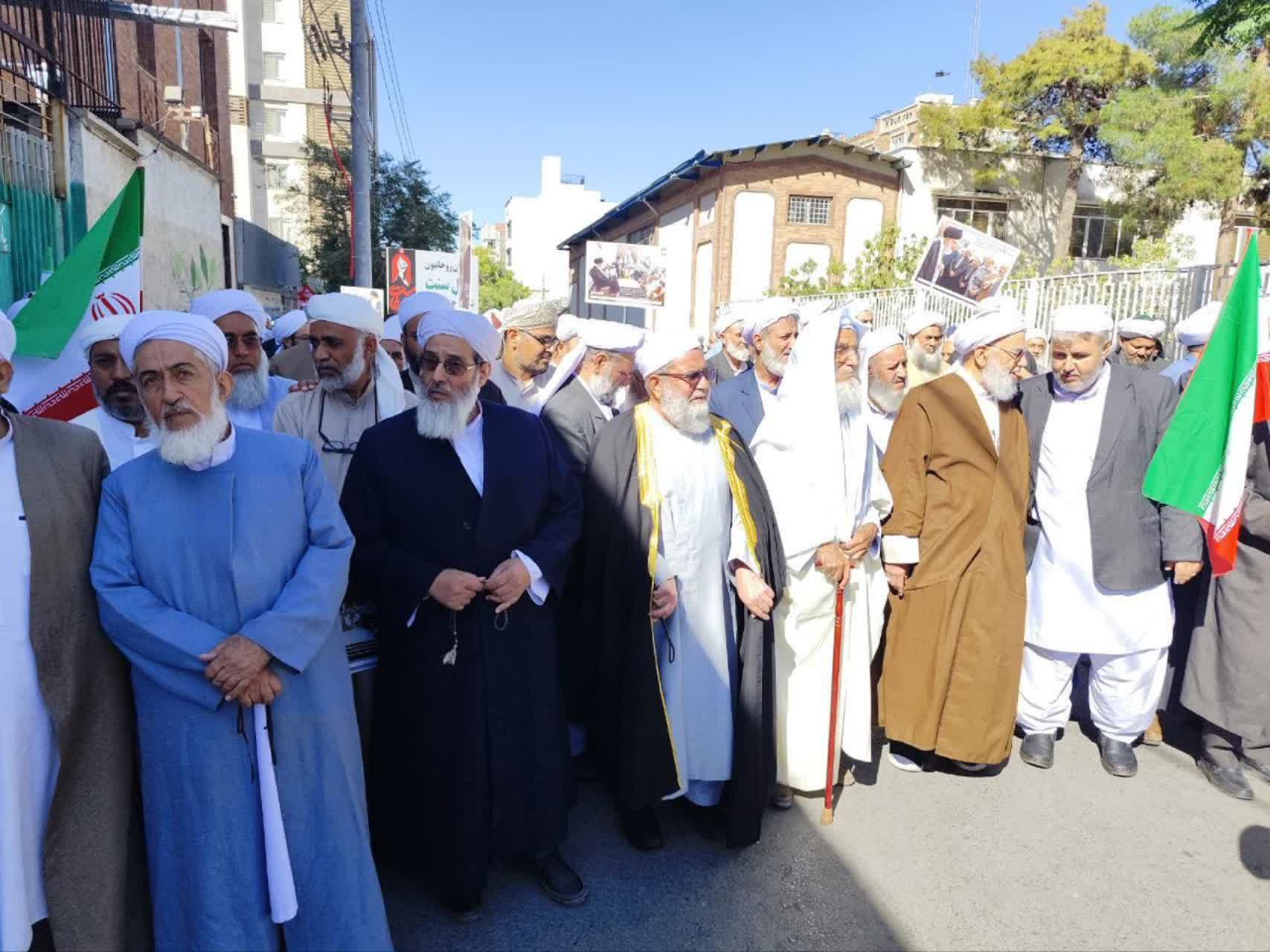 ایران متحد؛ شکوه حضور علمای اهل‌ سنت در بدرقه رهبر شهید