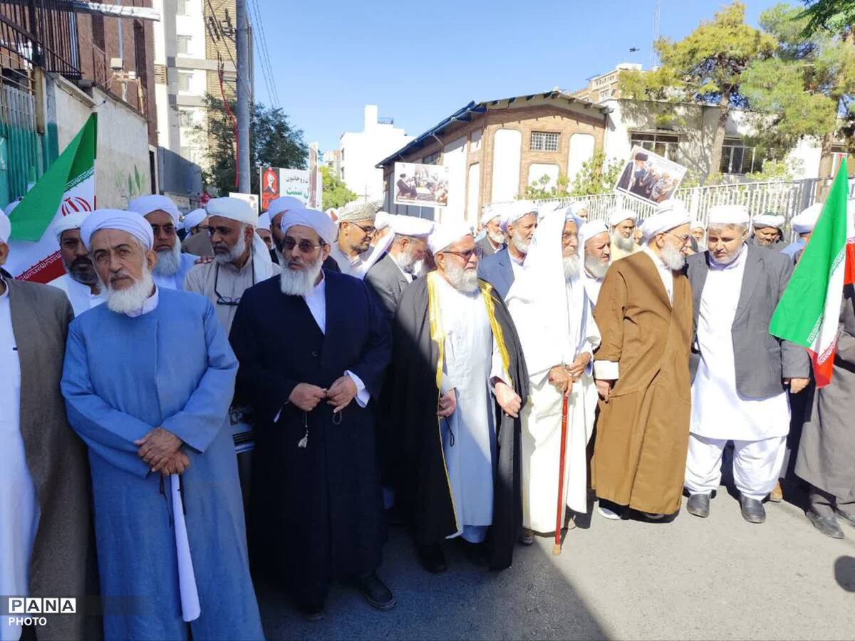 ایران متحد؛ شکوه حضور علمای اهل‌ سنت در بدرقه رهبر شهید