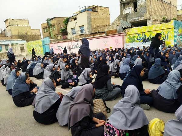 مراسم تجلیل از دانش آموزان جشنواره خوارزمی در دبیرستان عصمتیه 