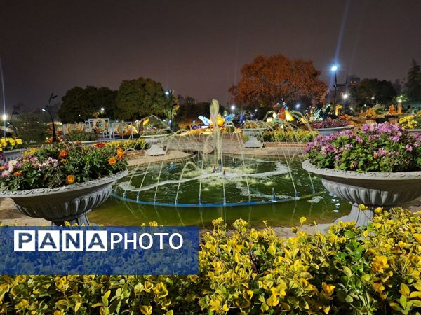 زیبایی باغ گل‌های مشهد در پاییز