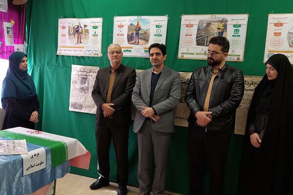 افتتاحیه نمایشگاه «مدرسه انقلاب» در مدرسه شهید شرافت بهارستان‌دو