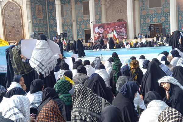 حضور پرشور دختران زینبی در تجمع دانش‌آموزی حمایت از جبهه مقاومت اسلامی