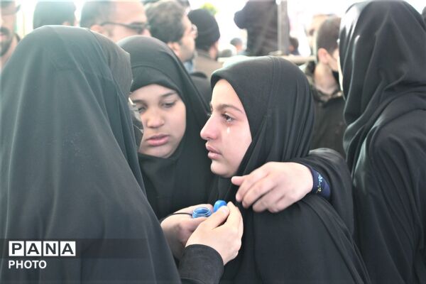 آیین خاکسپاری کودک شهید سه ساله جنگ رمضان در قم