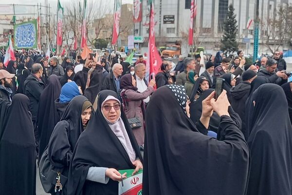 حضور اقشار مختلف مردم شهرری در راهپیمایی ۲۲ بهمن