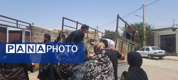 پخش نذری ظهر عاشورا در روستای حسن آباد بلهر 