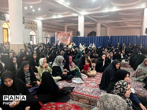 طنین دعای عرفه در مصلی نظرآباد