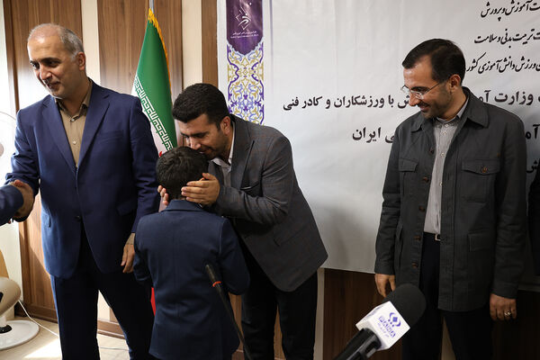 نشست صمیمی معاون تربیت بدنی و سلامت با ورزشکاران و کادر فنی تیم ملی والیبال دانش‌آموزی