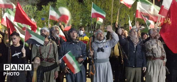 مرزنشینان ایستاده اند مانند زاگرس