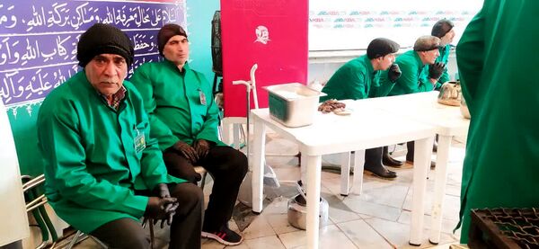 حضور خادمان اصفهانی در چایخانه امام رضا«ع» مشهد