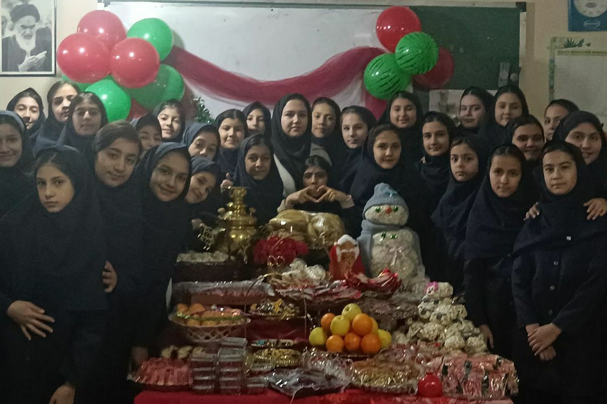 برگزاری مراسم جشن یلدا در مدرسه مهرآیین و مدرسه مریم بهارستان۲