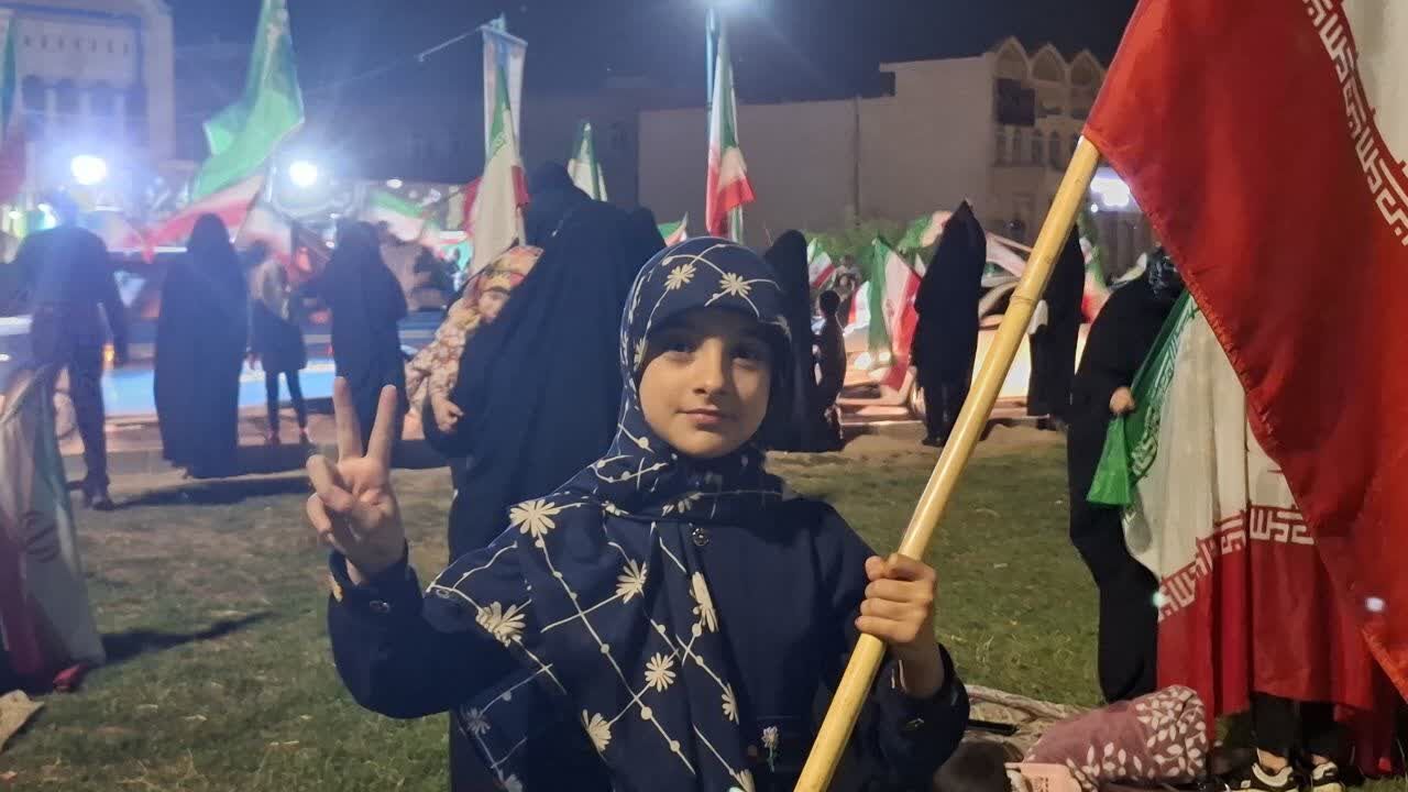 موج هفتادو چهارمین حضور پر شور مردم یزد در میدان