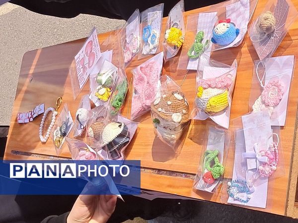 بازارچه کارآفرینی دانش آموزان در مدرسه انیس خوش قدم 