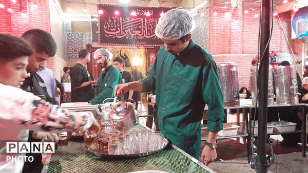 از جود چای در سوگ رهبر؛خدمت در حسینیه امام خمینی (ره)