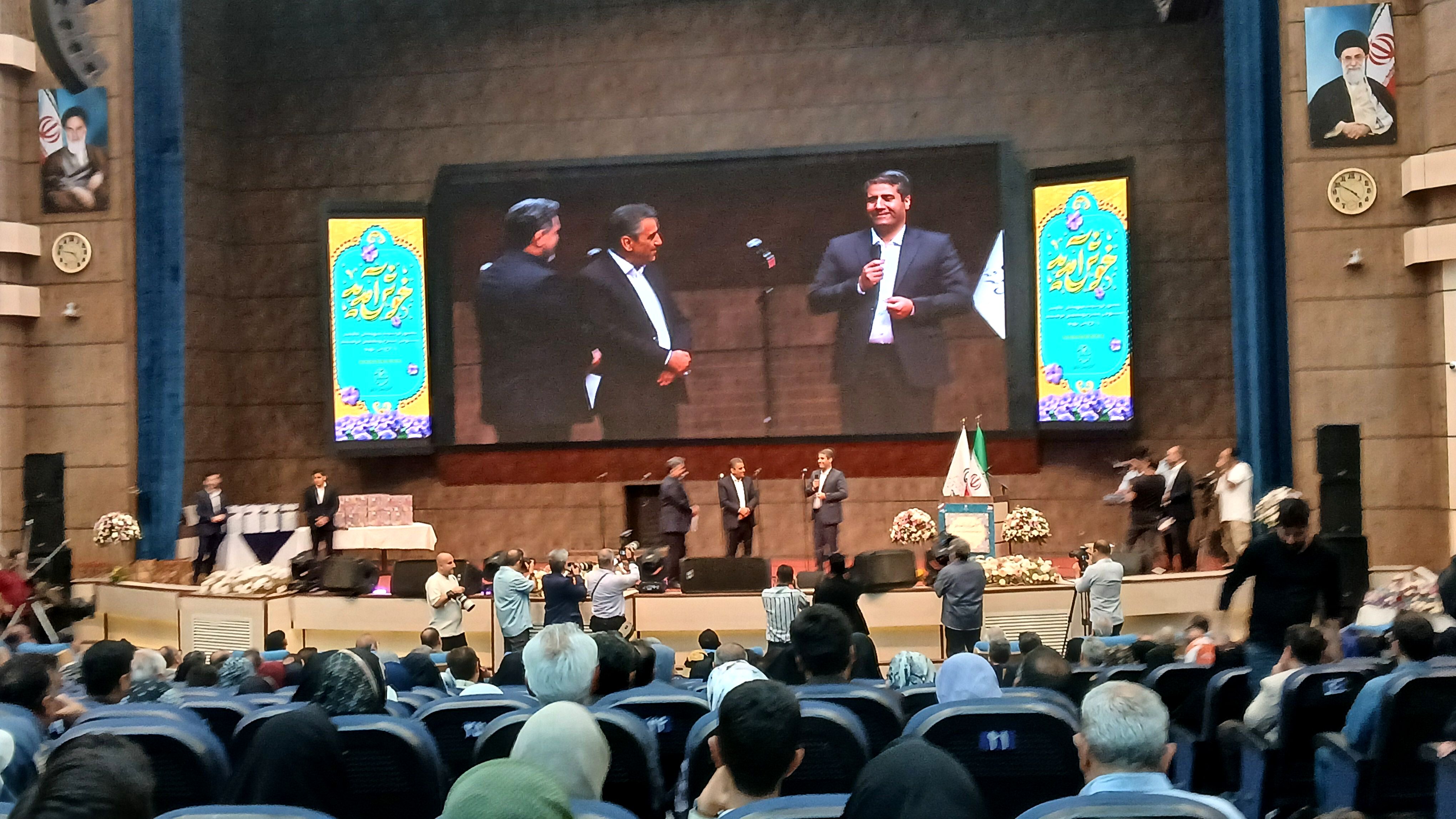 معلمان افسران سپاه پیشرفت کشورند