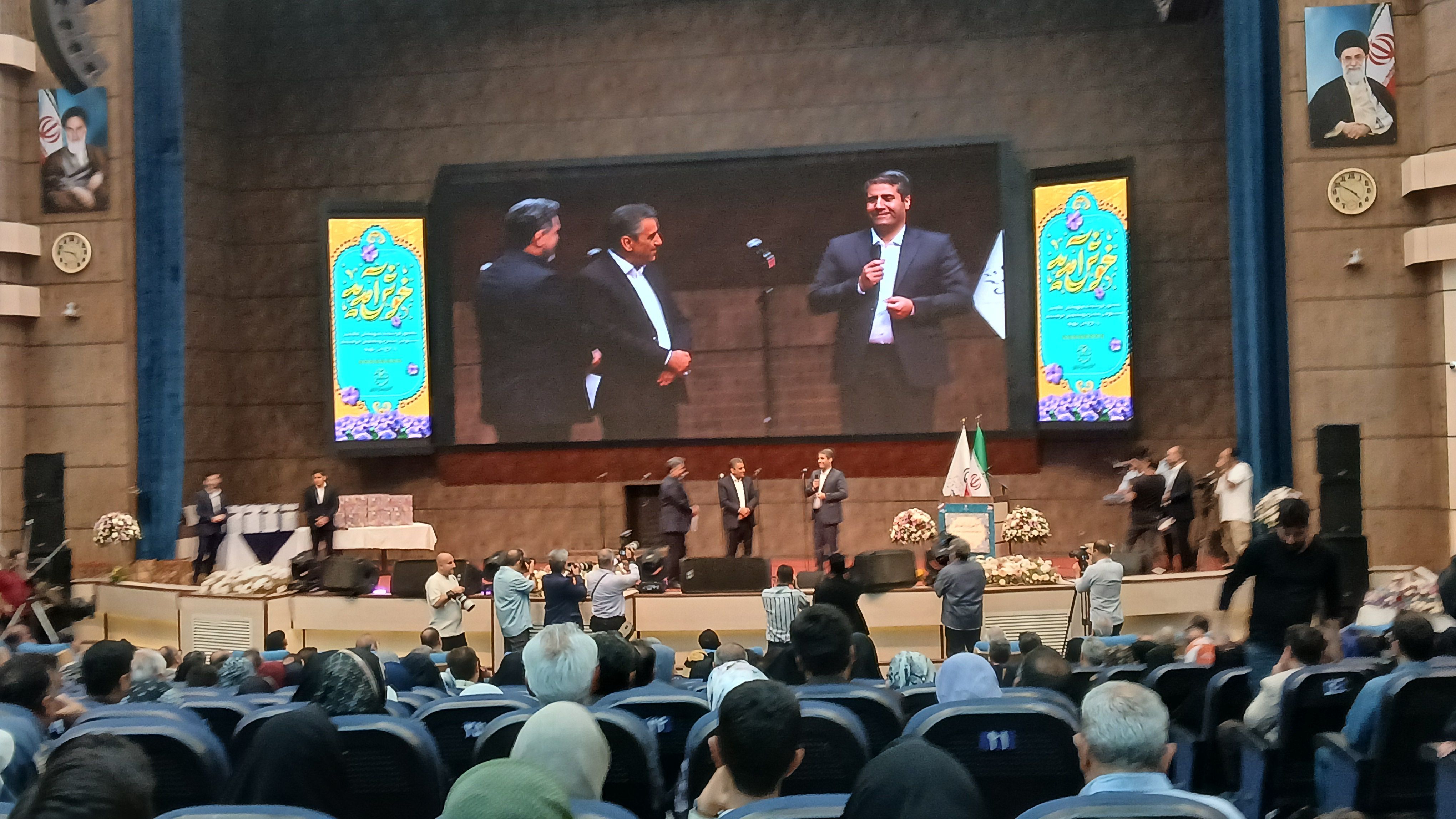 معلمان افسران سپاه پیشرفت کشورند
